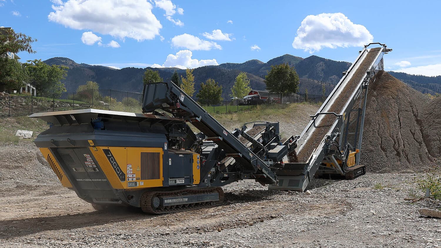 RM 70GO! 2.0 producing crushed aggregate